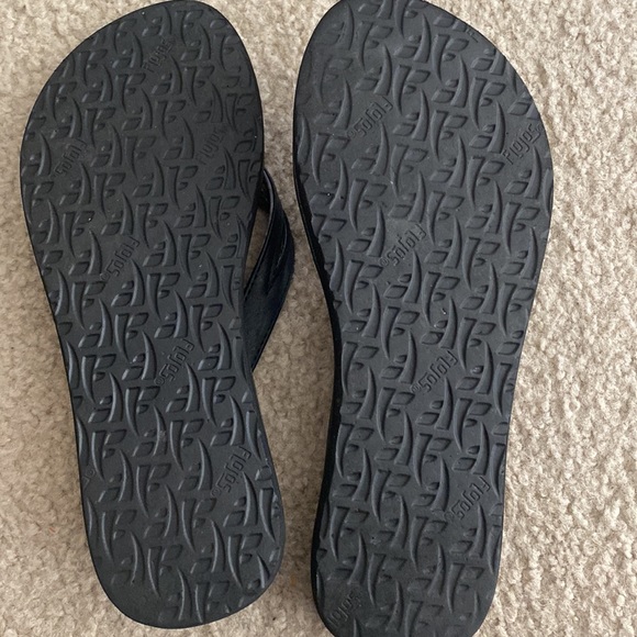 Flojos Flip Flops size 8 - Picture 2 of 4